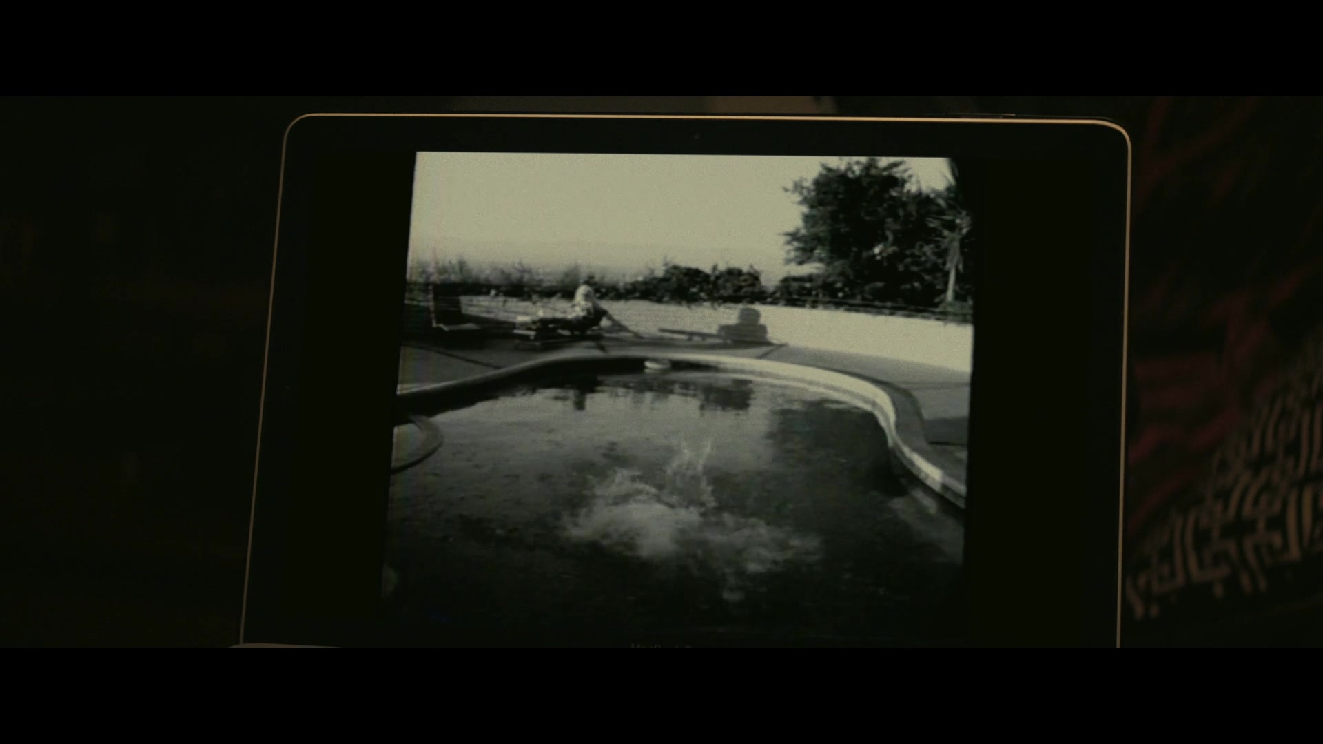 Angelyne_S01E04_The_Tease_1080p_ERW_002125.jpg