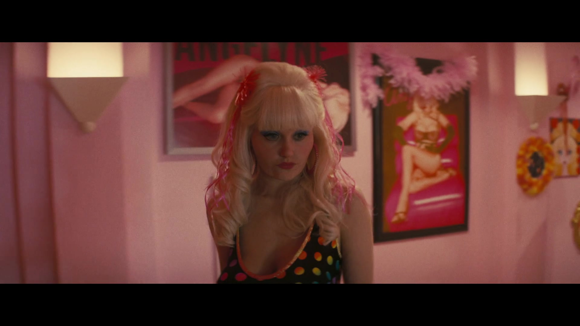 Angelyne_S01E04_The_Tease_1080p_ERW_003444.jpg