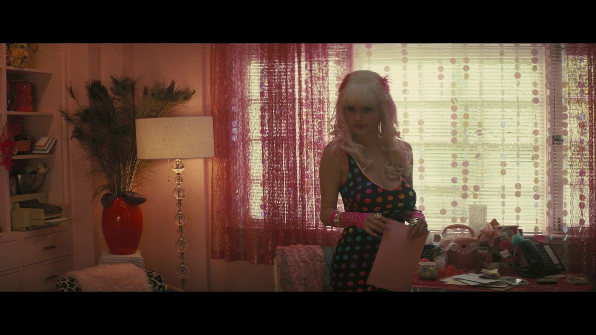 Angelyne_S01E04_The_Tease_1080p_ERW_003456.jpg