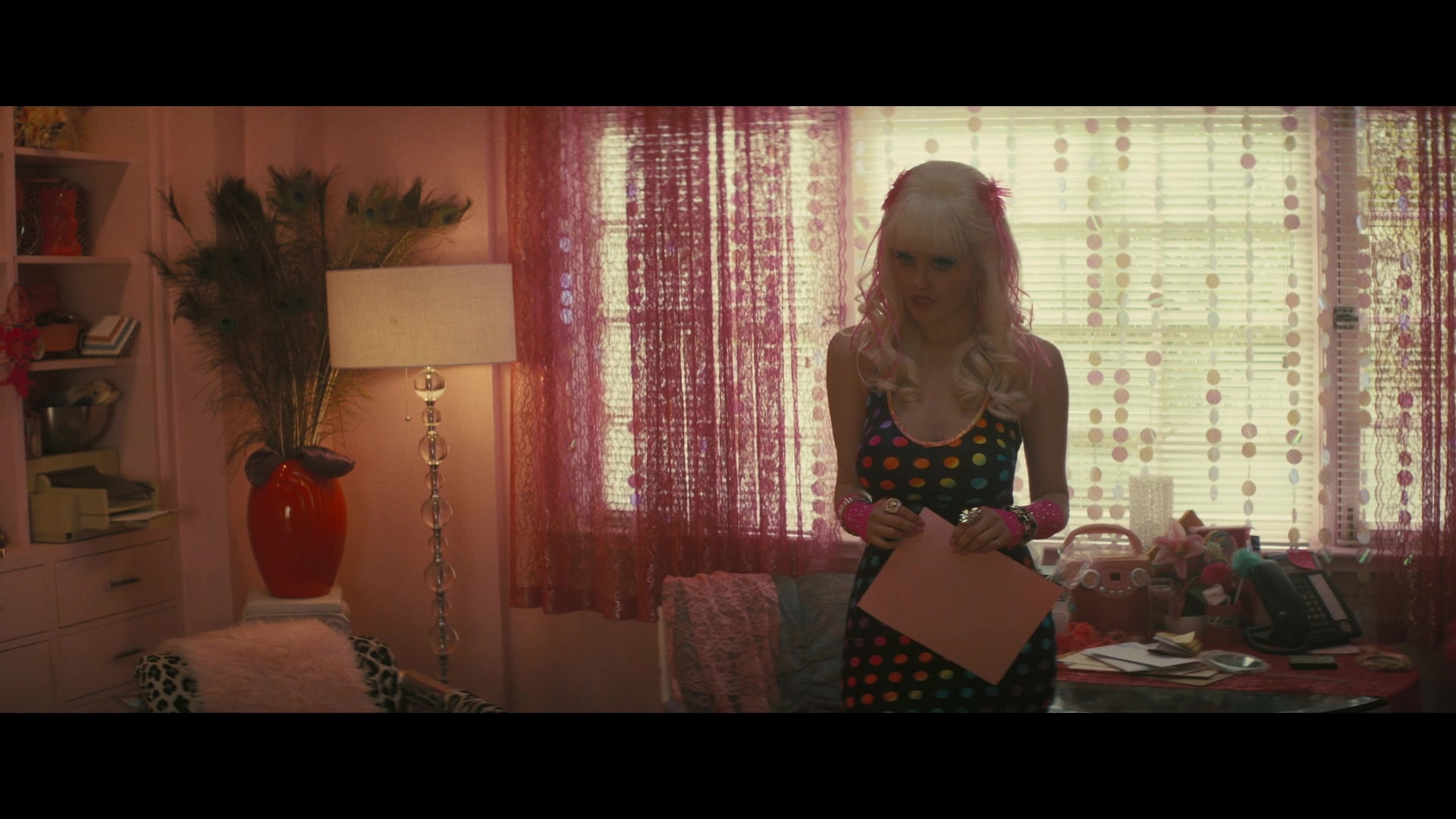 Angelyne_S01E04_The_Tease_1080p_ERW_003478.jpg