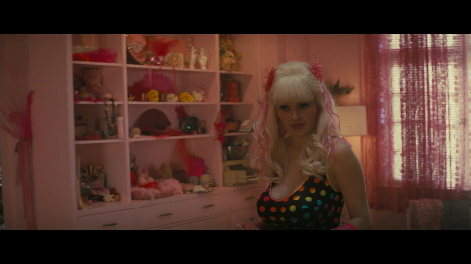 Angelyne_S01E04_The_Tease_1080p_ERW_003490.jpg