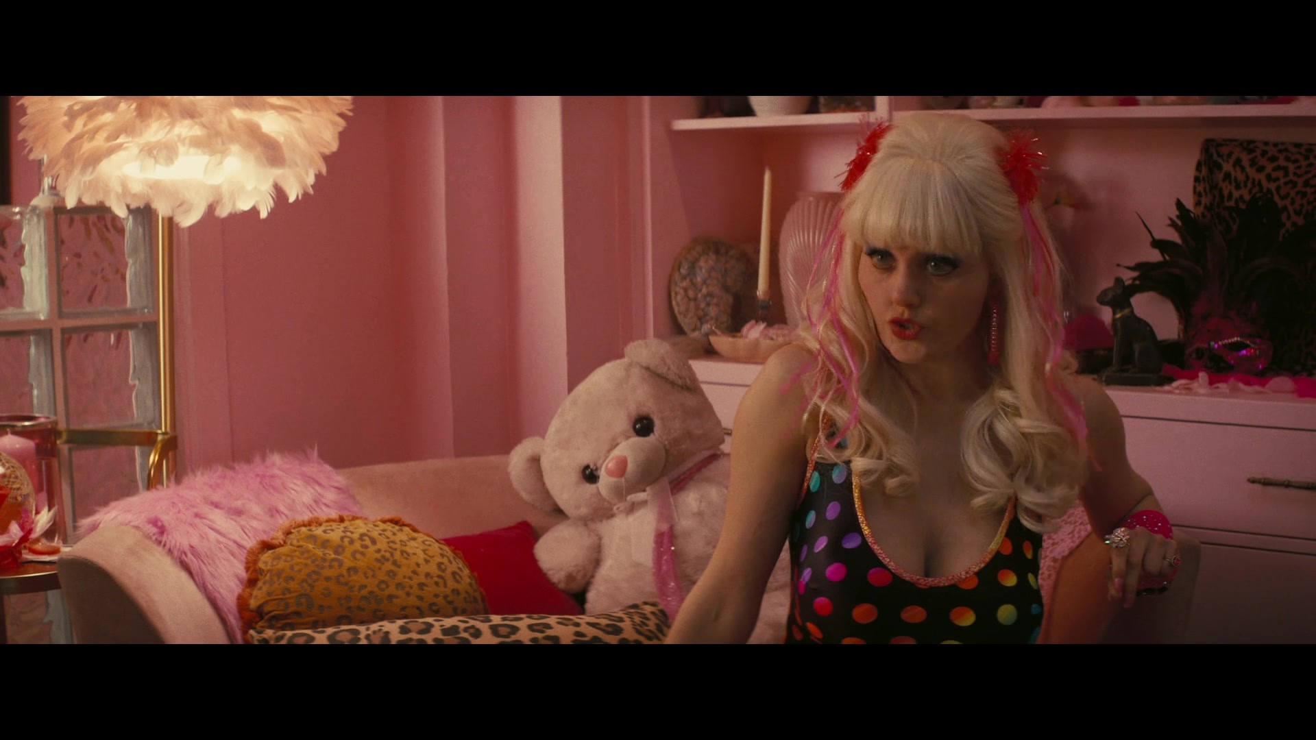 Angelyne_S01E04_The_Tease_1080p_ERW_003587.jpg