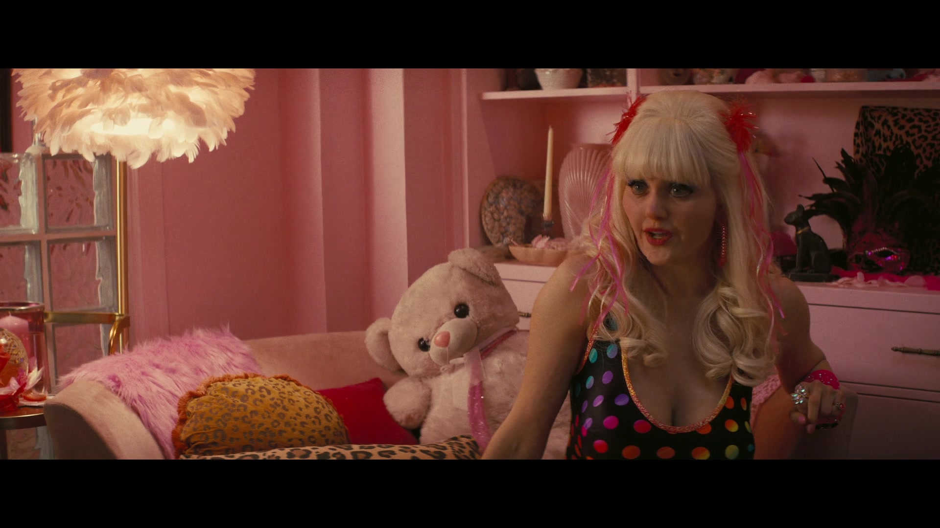 Angelyne_S01E04_The_Tease_1080p_ERW_003608.jpg