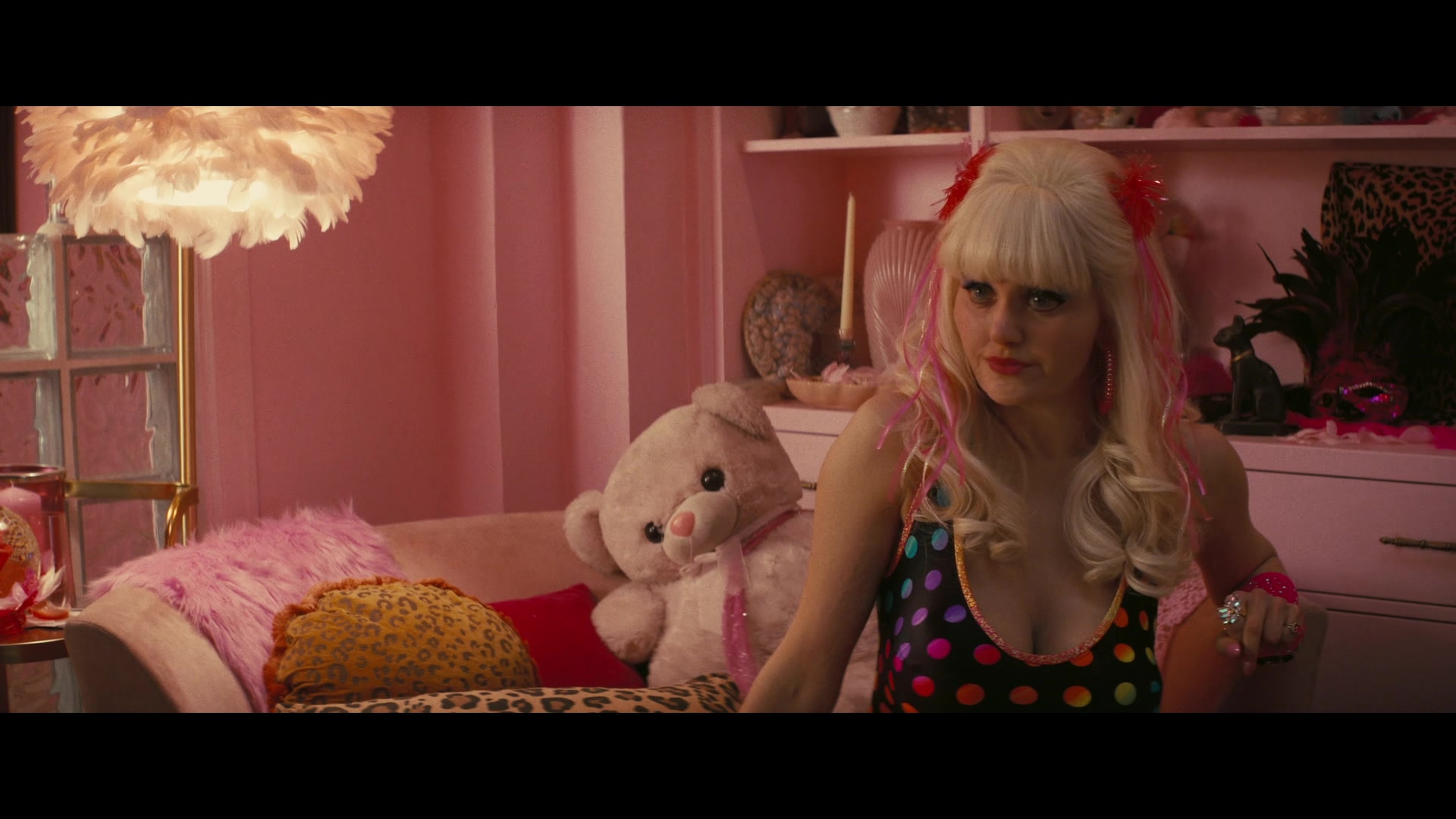 Angelyne_S01E04_The_Tease_1080p_ERW_003610.jpg