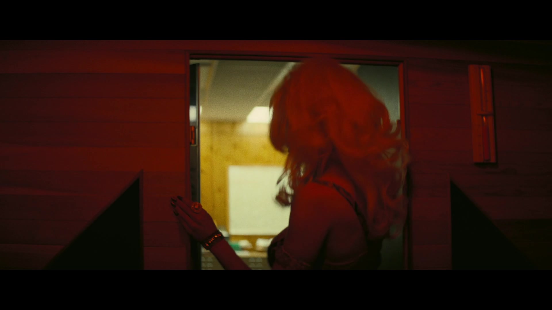 Angelyne_S01E04_The_Tease_1080p_ERW_004248.jpg