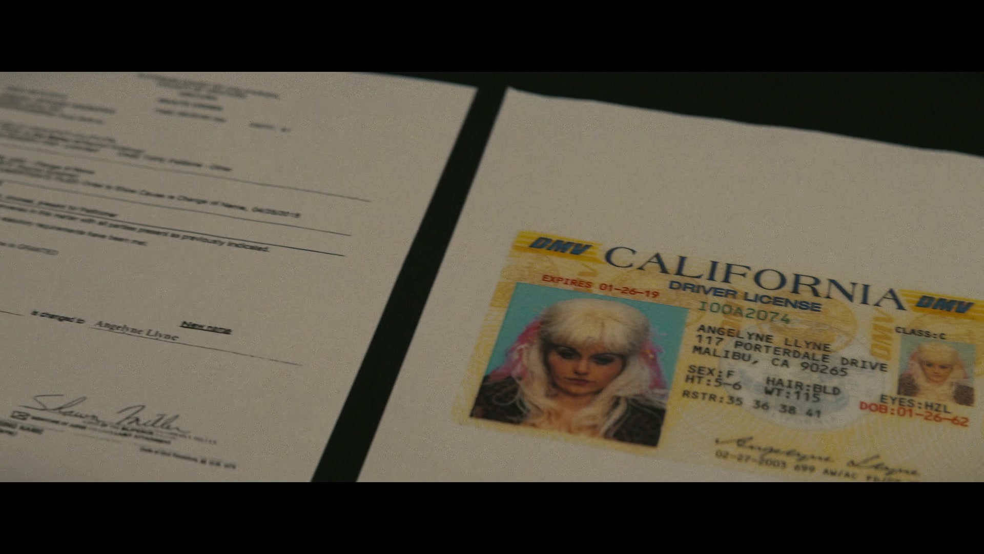 Angelyne_S01E04_The_Tease_1080p_ERW_005787.jpg