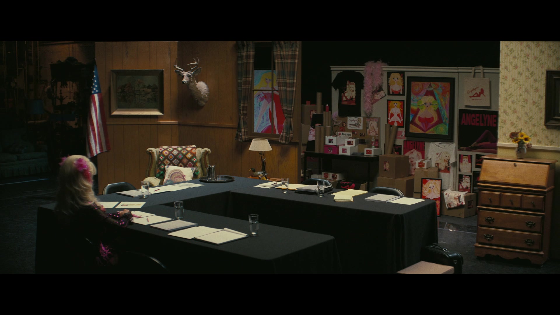 Angelyne_S01E04_The_Tease_1080p_ERW_005856.jpg