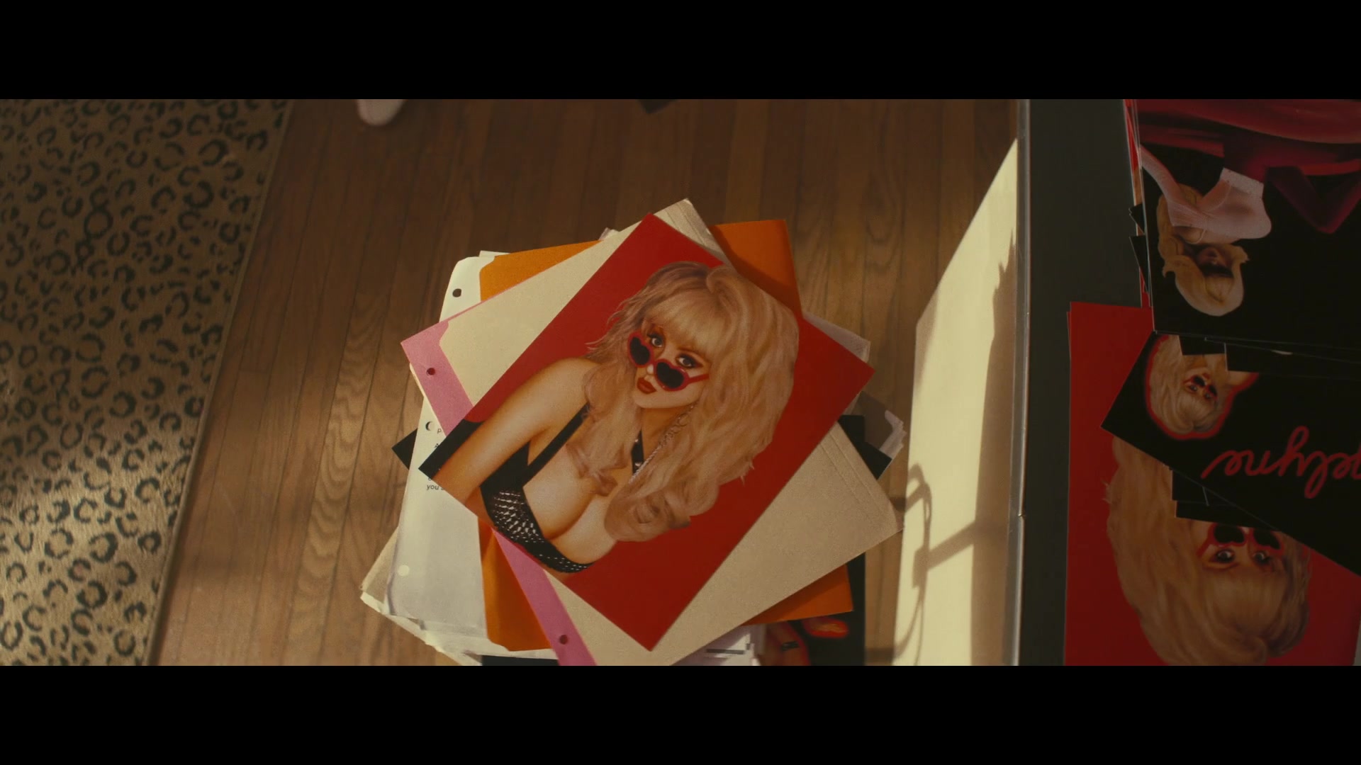 Angelyne_S01E05_Pink_Clouds_1080p_ERW_000137.jpg