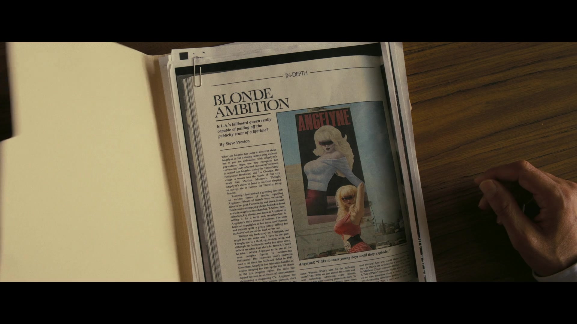 Angelyne_S01E05_Pink_Clouds_1080p_ERW_000553.jpg