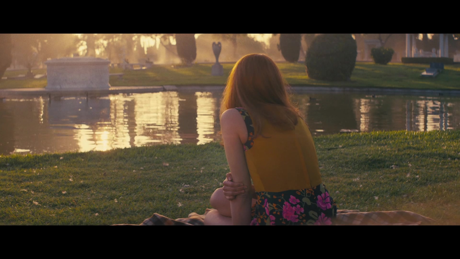 Angelyne_S01E05_Pink_Clouds_1080p_ERW_000596.jpg