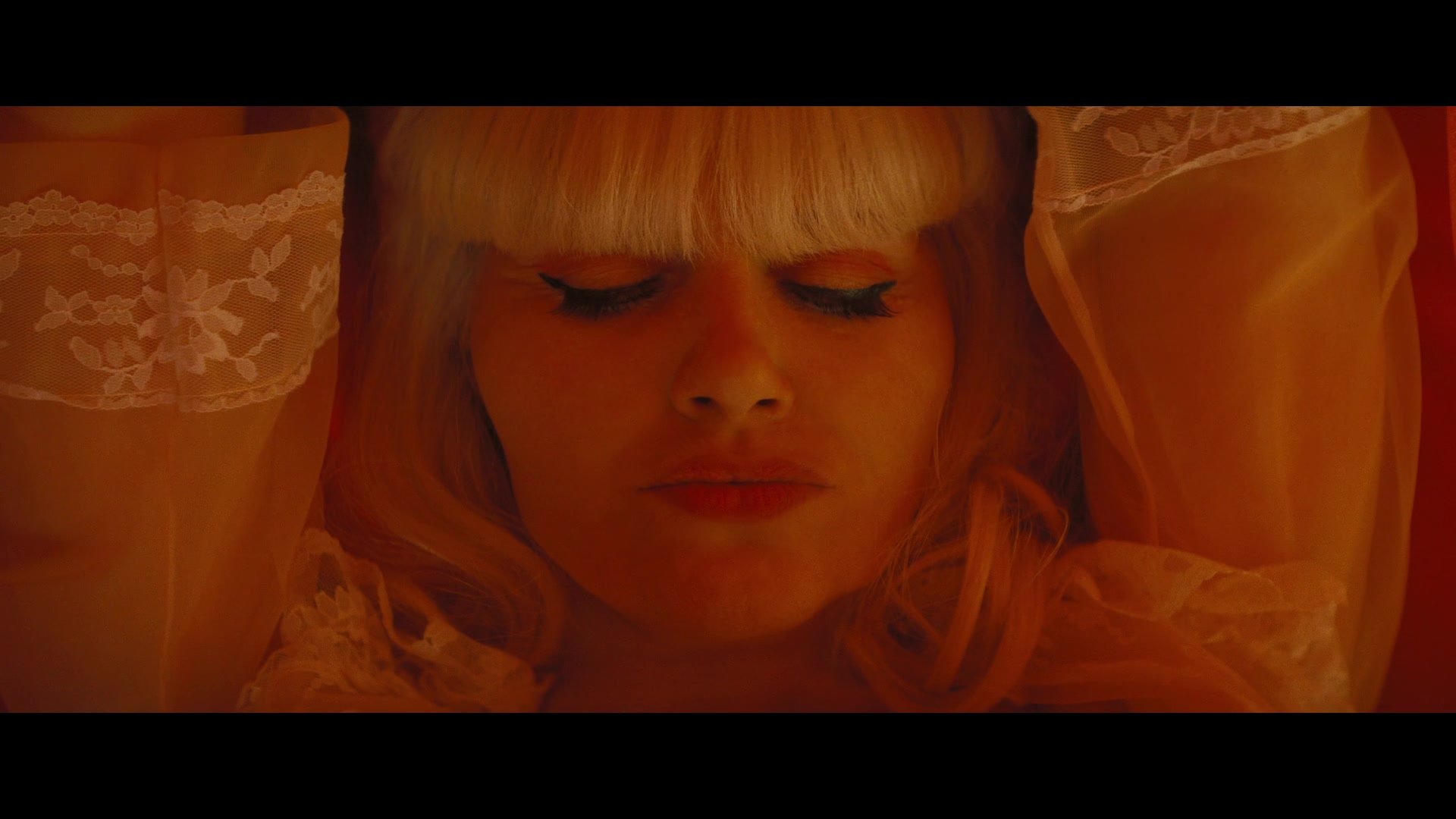 Angelyne_S01E05_Pink_Clouds_1080p_ERW_000917.jpg