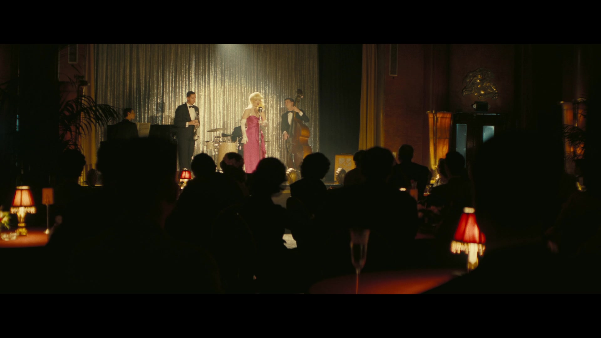 Angelyne_S01E05_Pink_Clouds_1080p_ERW_001320.jpg