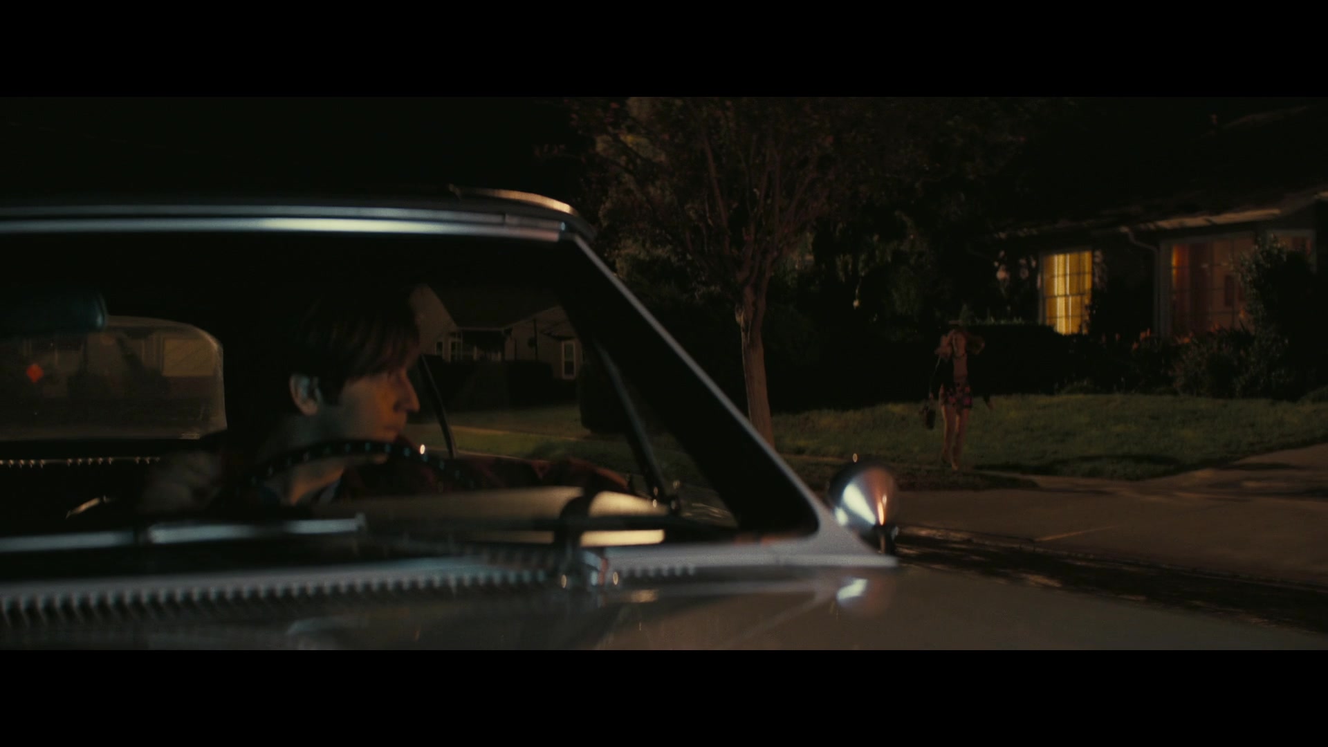 Angelyne_S01E05_Pink_Clouds_1080p_ERW_002613.jpg