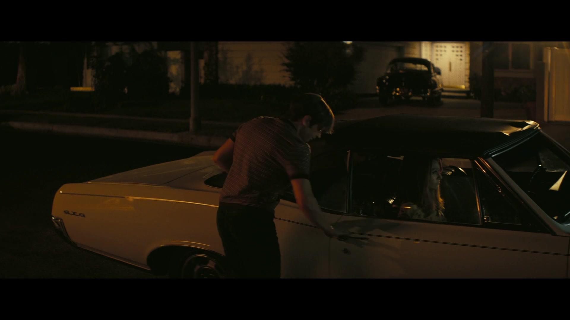 Angelyne_S01E05_Pink_Clouds_1080p_ERW_003565.jpg