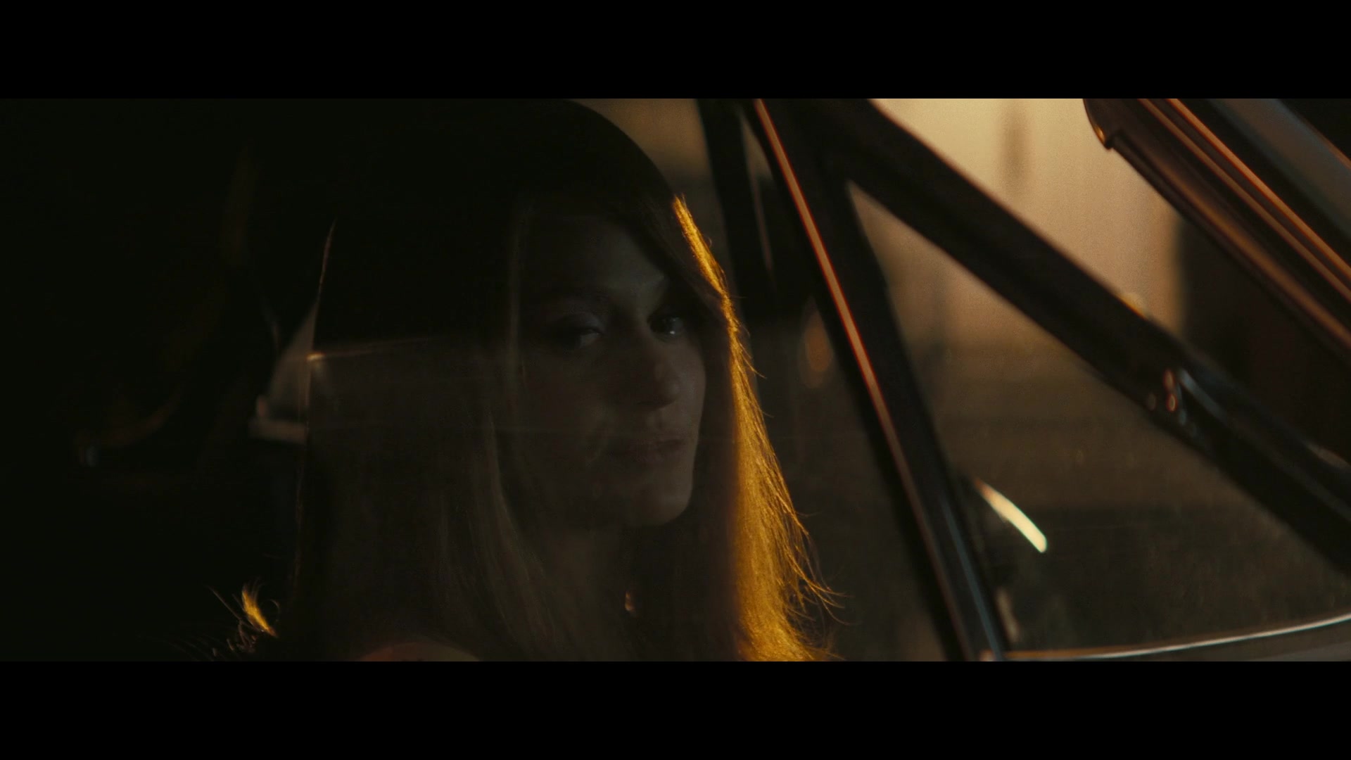 Angelyne_S01E05_Pink_Clouds_1080p_ERW_003573.jpg