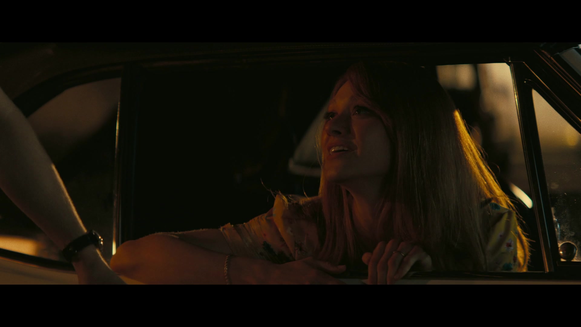 Angelyne_S01E05_Pink_Clouds_1080p_ERW_003641.jpg