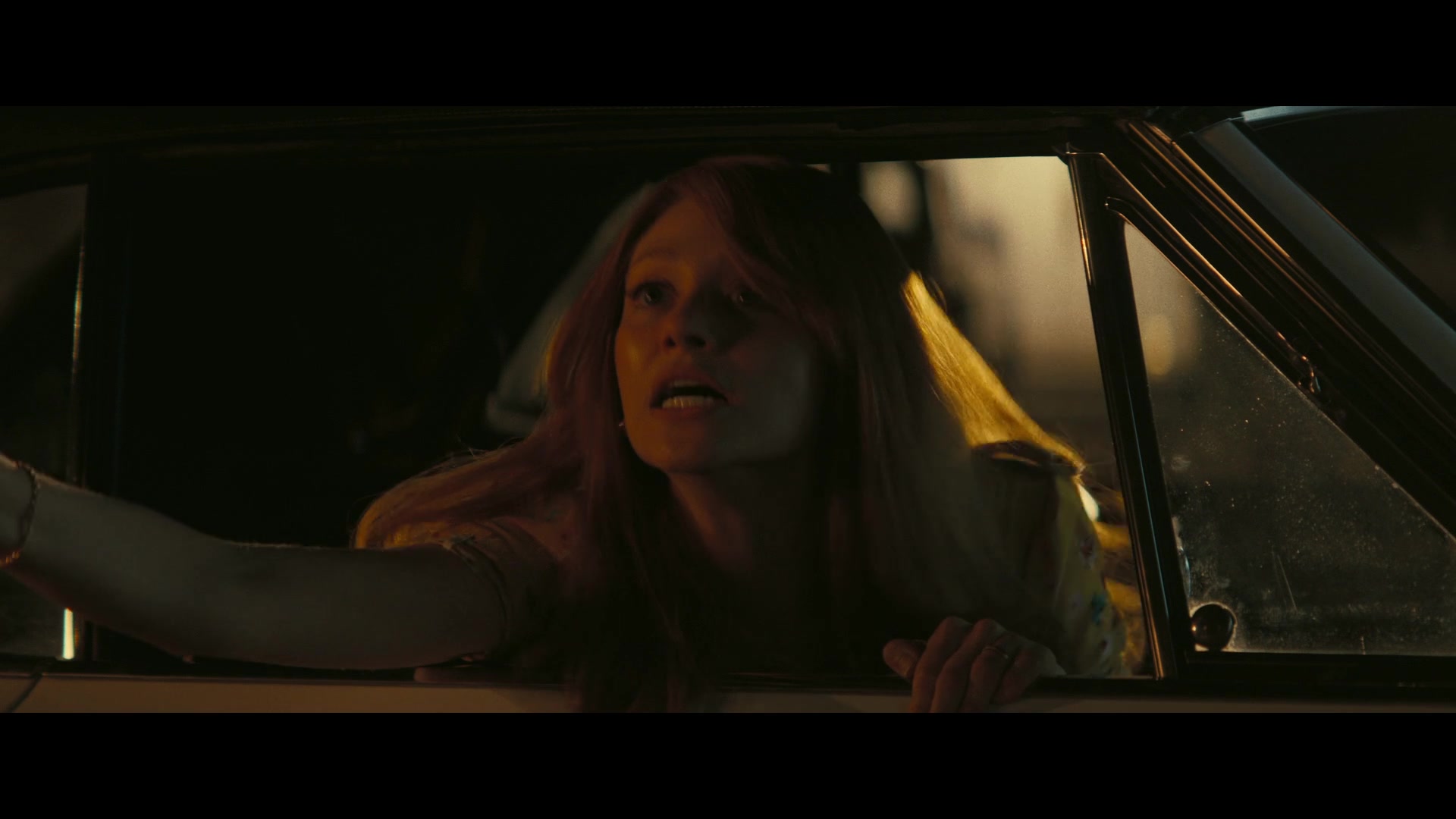 Angelyne_S01E05_Pink_Clouds_1080p_ERW_003675.jpg