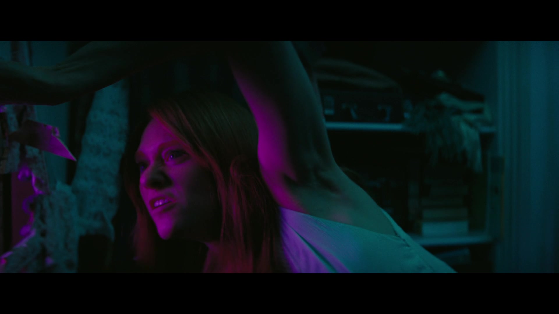 Angelyne_S01E05_Pink_Clouds_1080p_ERW_004076.jpg