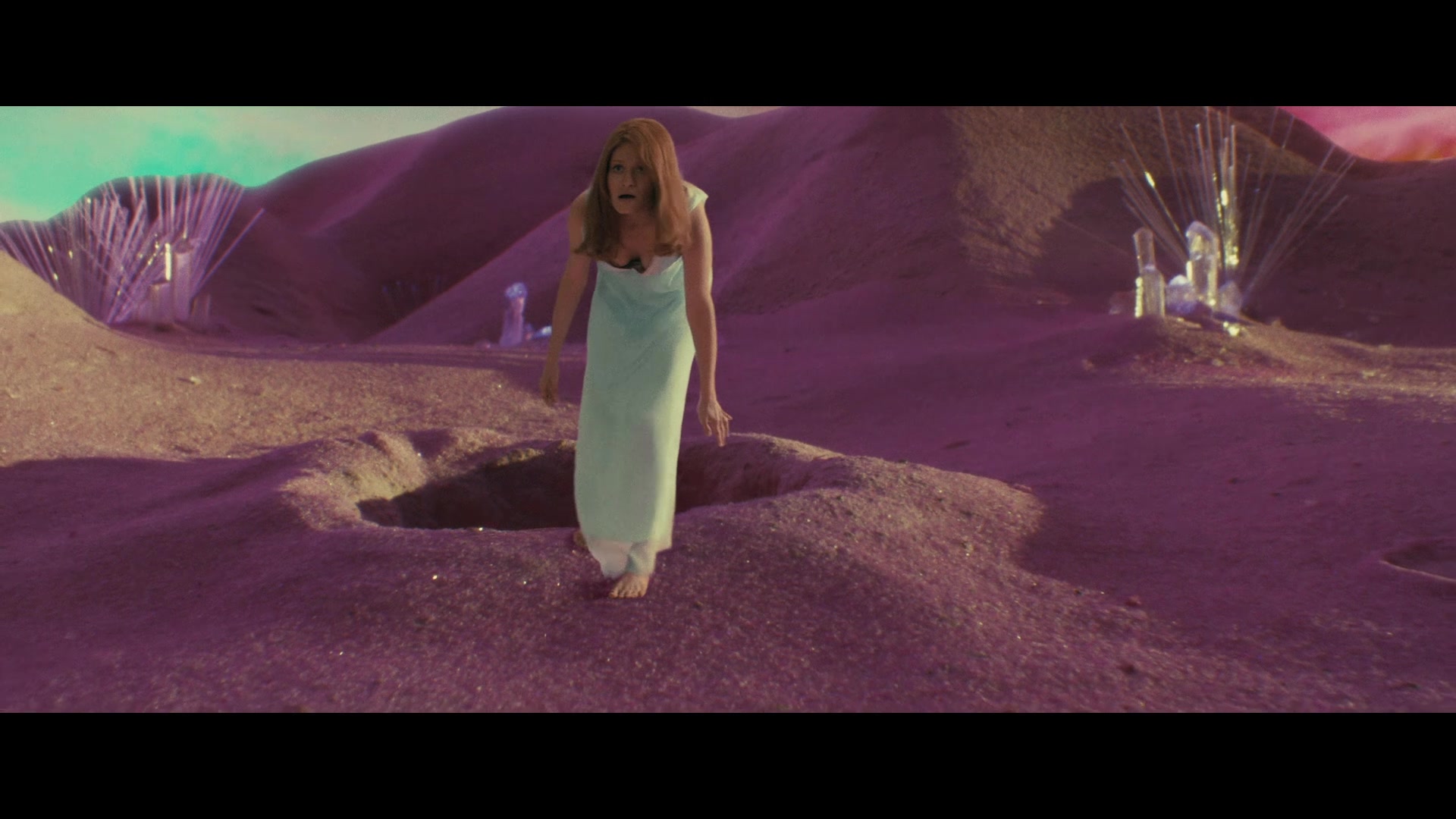 Angelyne_S01E05_Pink_Clouds_1080p_ERW_004221.jpg
