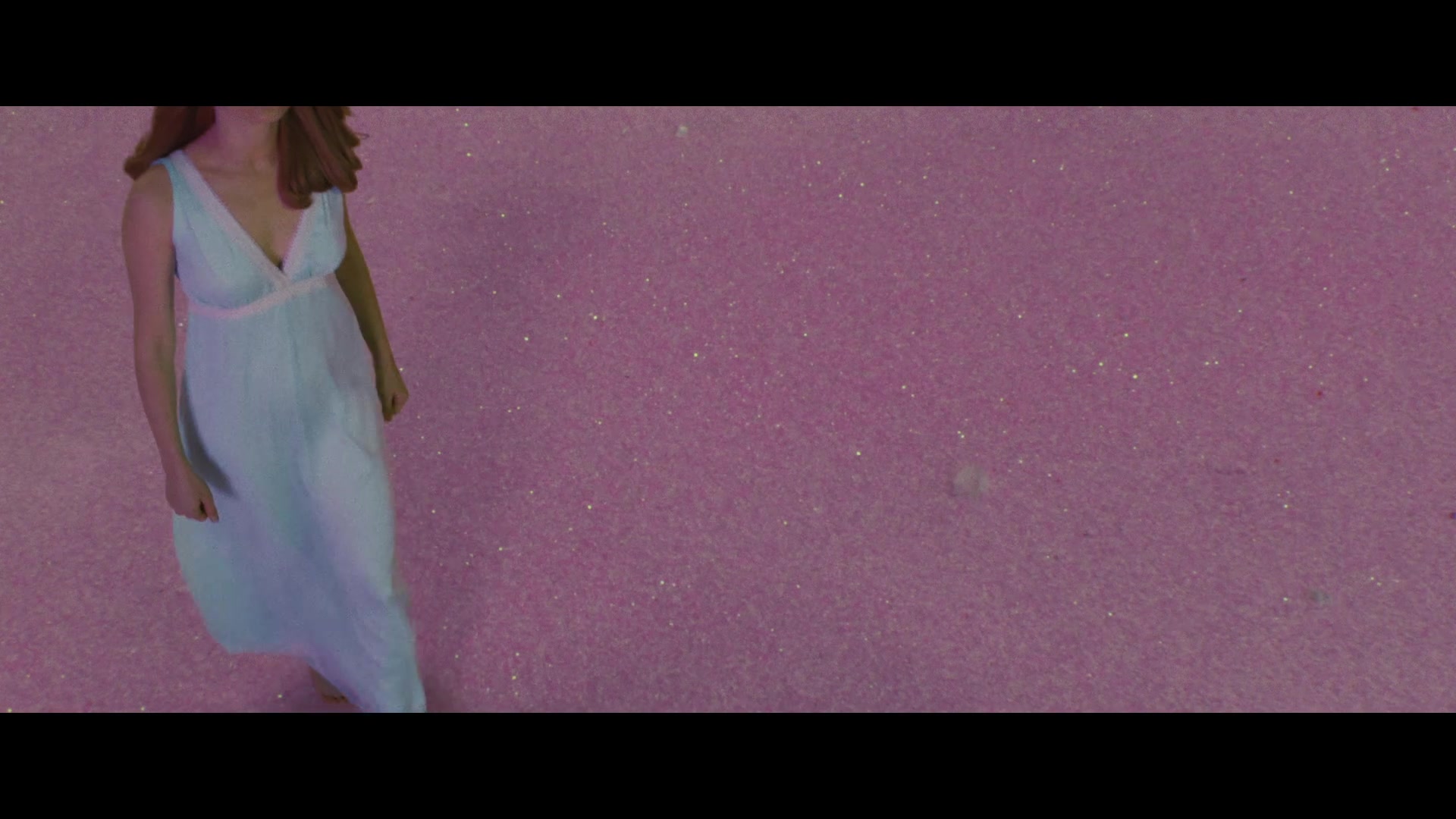 Angelyne_S01E05_Pink_Clouds_1080p_ERW_004289.jpg