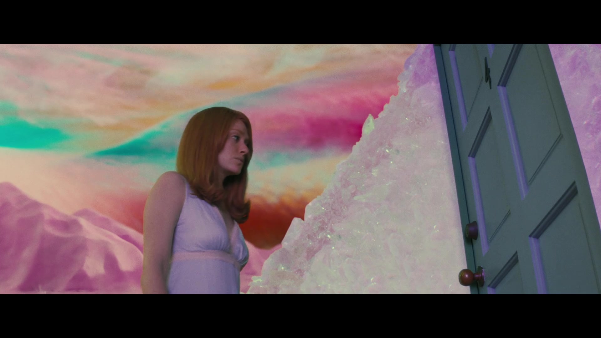 Angelyne_S01E05_Pink_Clouds_1080p_ERW_004320.jpg