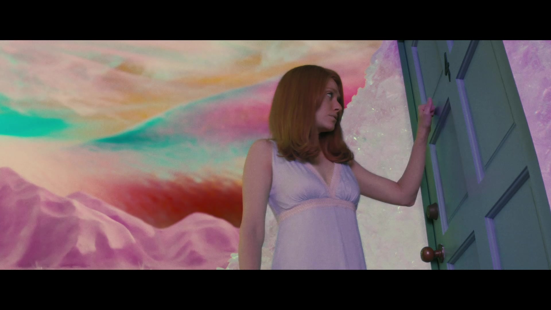 Angelyne_S01E05_Pink_Clouds_1080p_ERW_004328.jpg