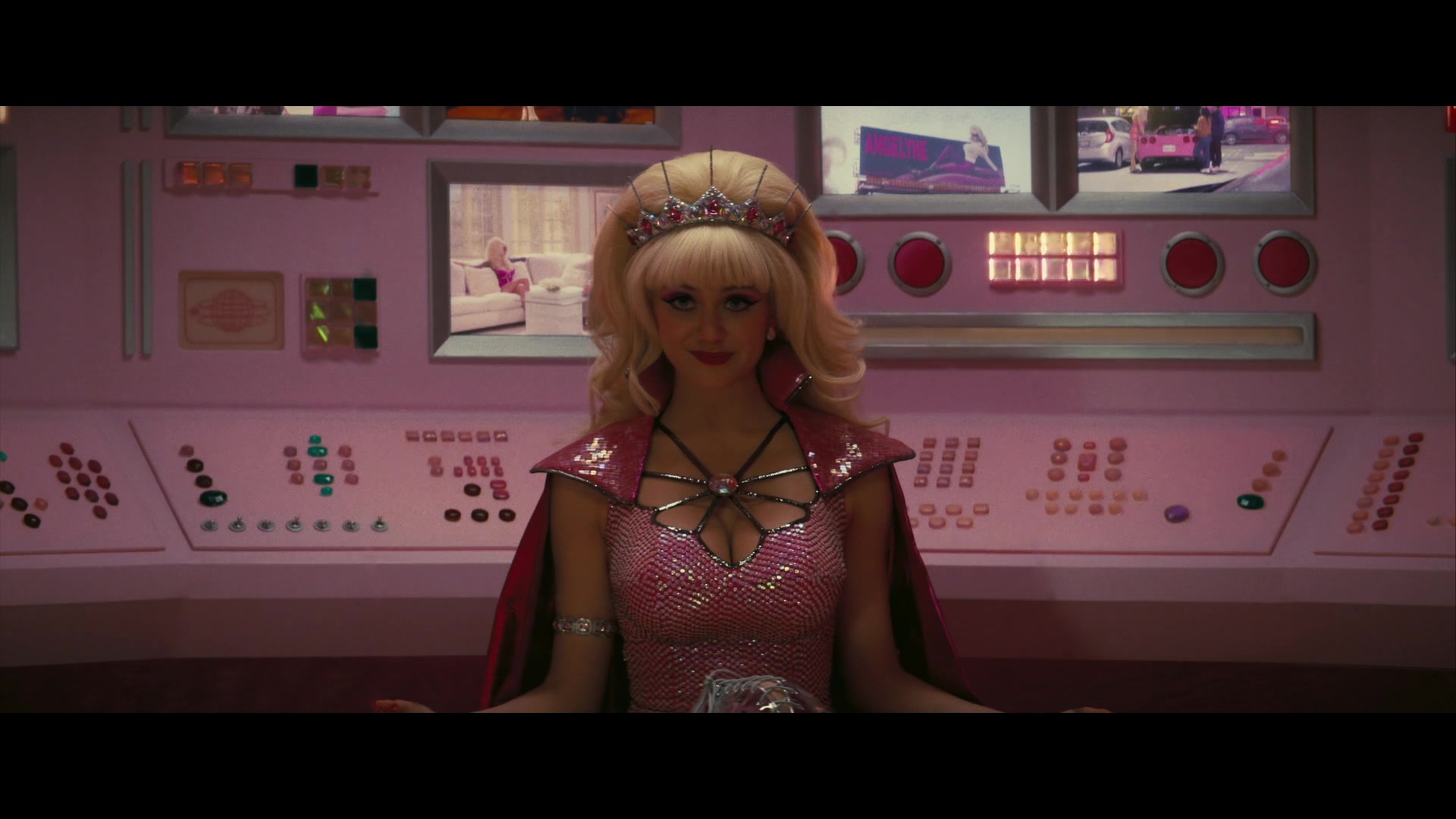 Angelyne_S01E05_Pink_Clouds_1080p_ERW_004471.jpg