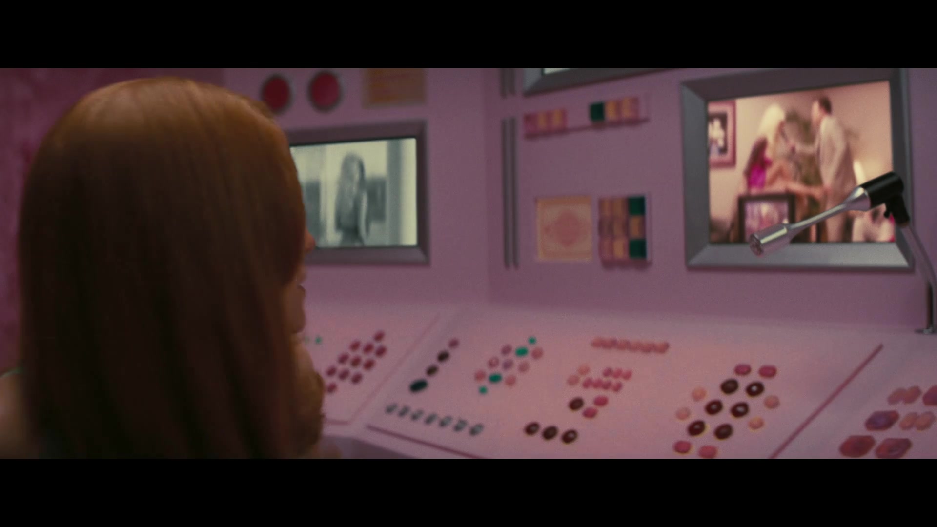 Angelyne_S01E05_Pink_Clouds_1080p_ERW_004582.jpg