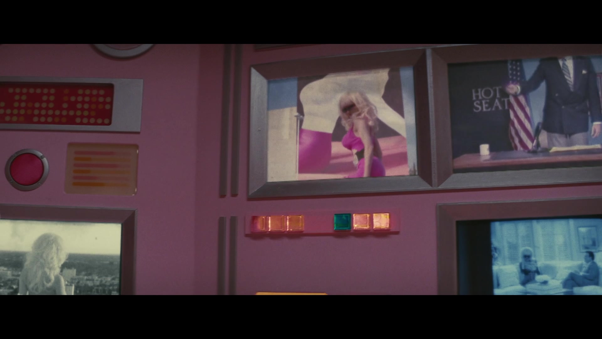 Angelyne_S01E05_Pink_Clouds_1080p_ERW_004601.jpg