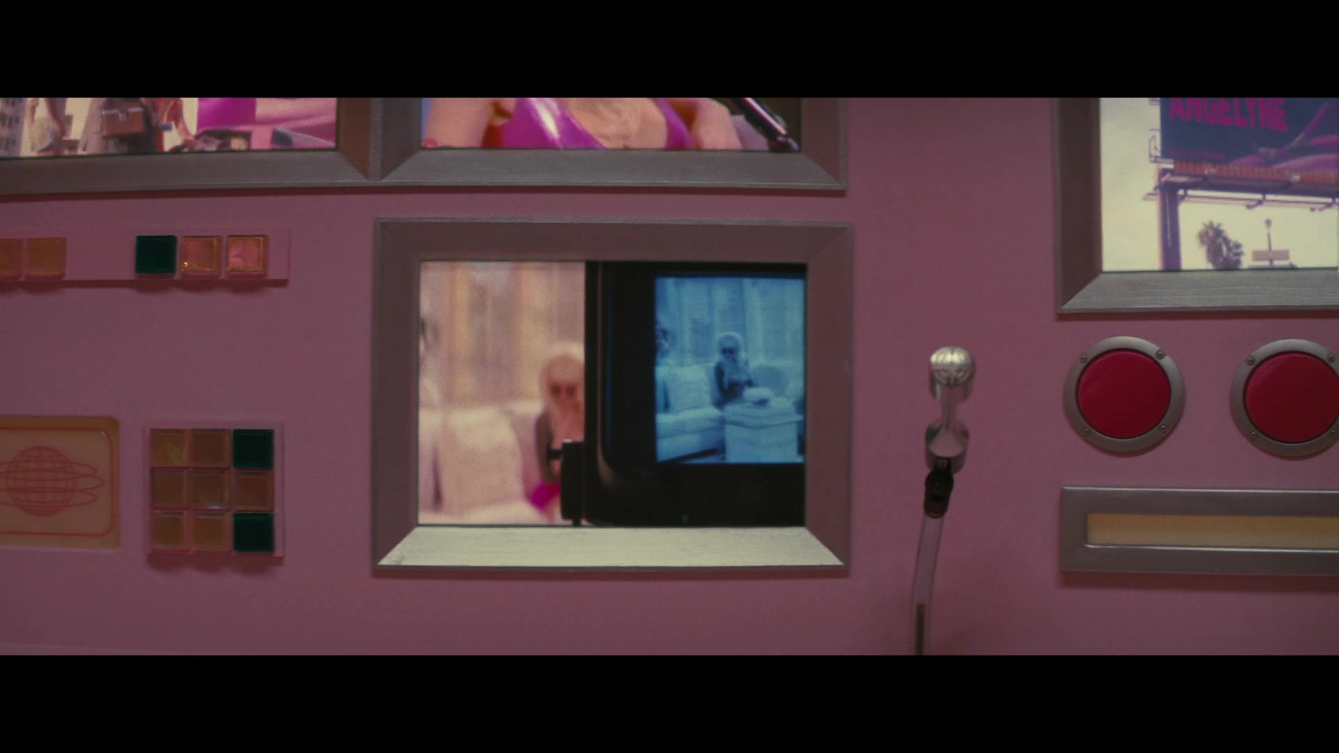 Angelyne_S01E05_Pink_Clouds_1080p_ERW_004617.jpg