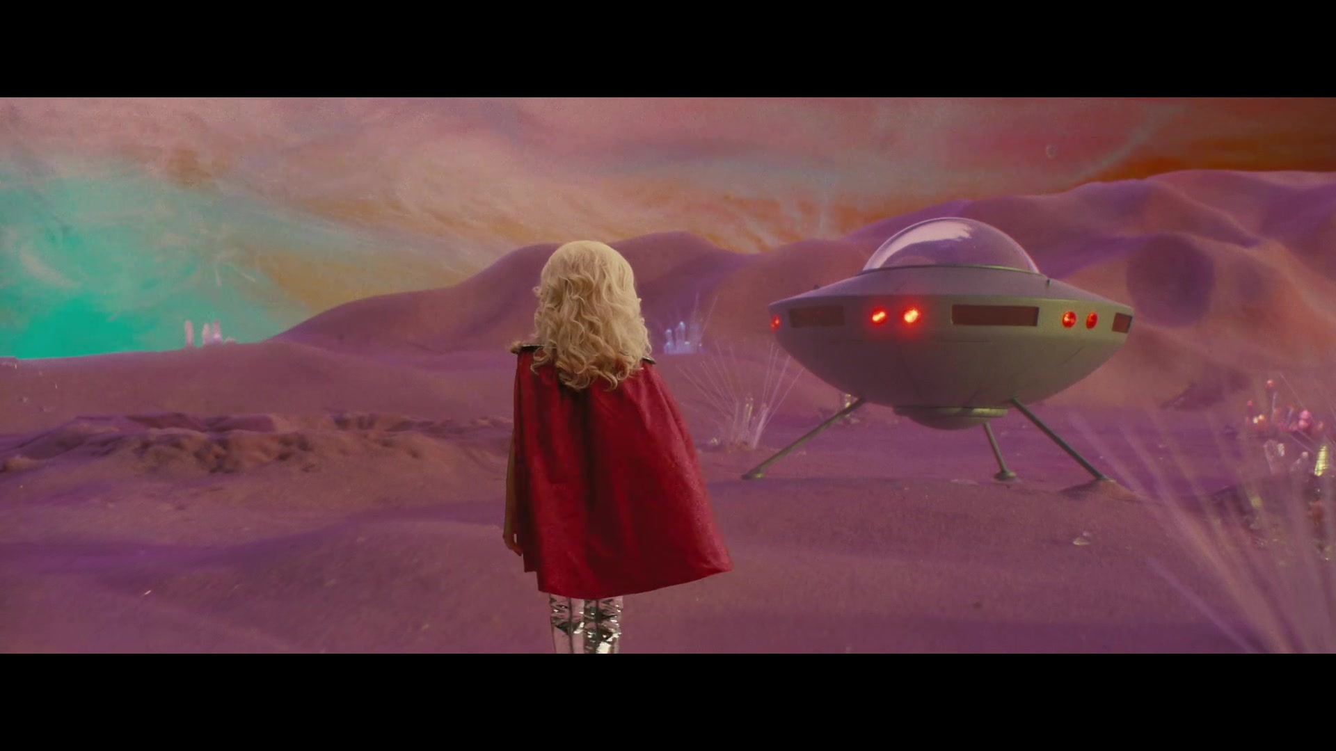 Angelyne_S01E05_Pink_Clouds_1080p_ERW_004679.jpg