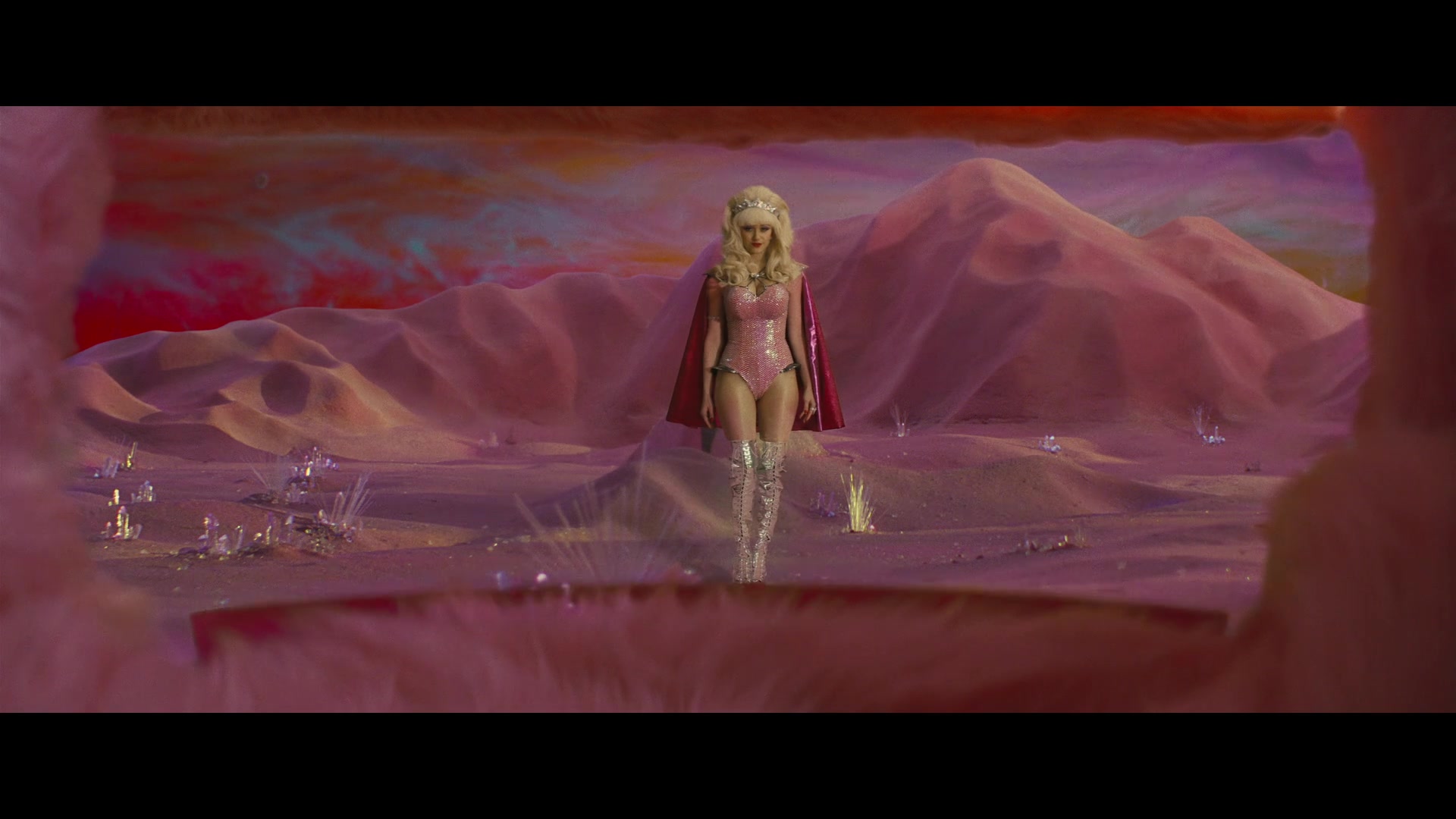 Angelyne_S01E05_Pink_Clouds_1080p_ERW_004693.jpg