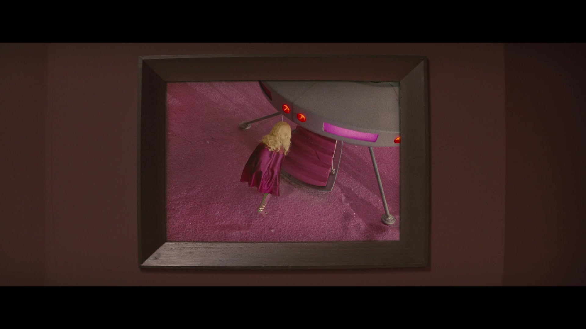 Angelyne_S01E05_Pink_Clouds_1080p_ERW_004721.jpg