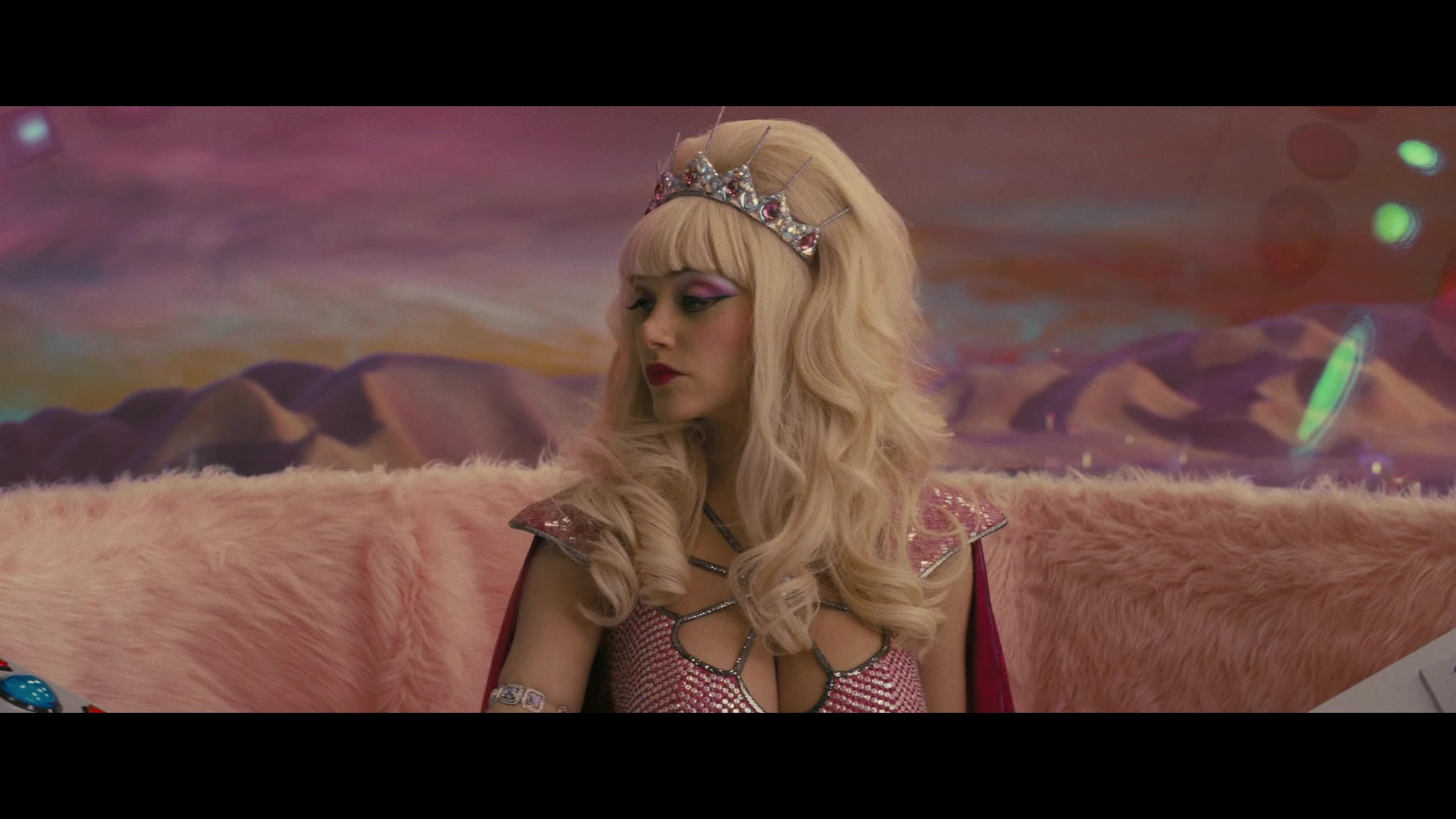 Angelyne_S01E05_Pink_Clouds_1080p_ERW_004759.jpg