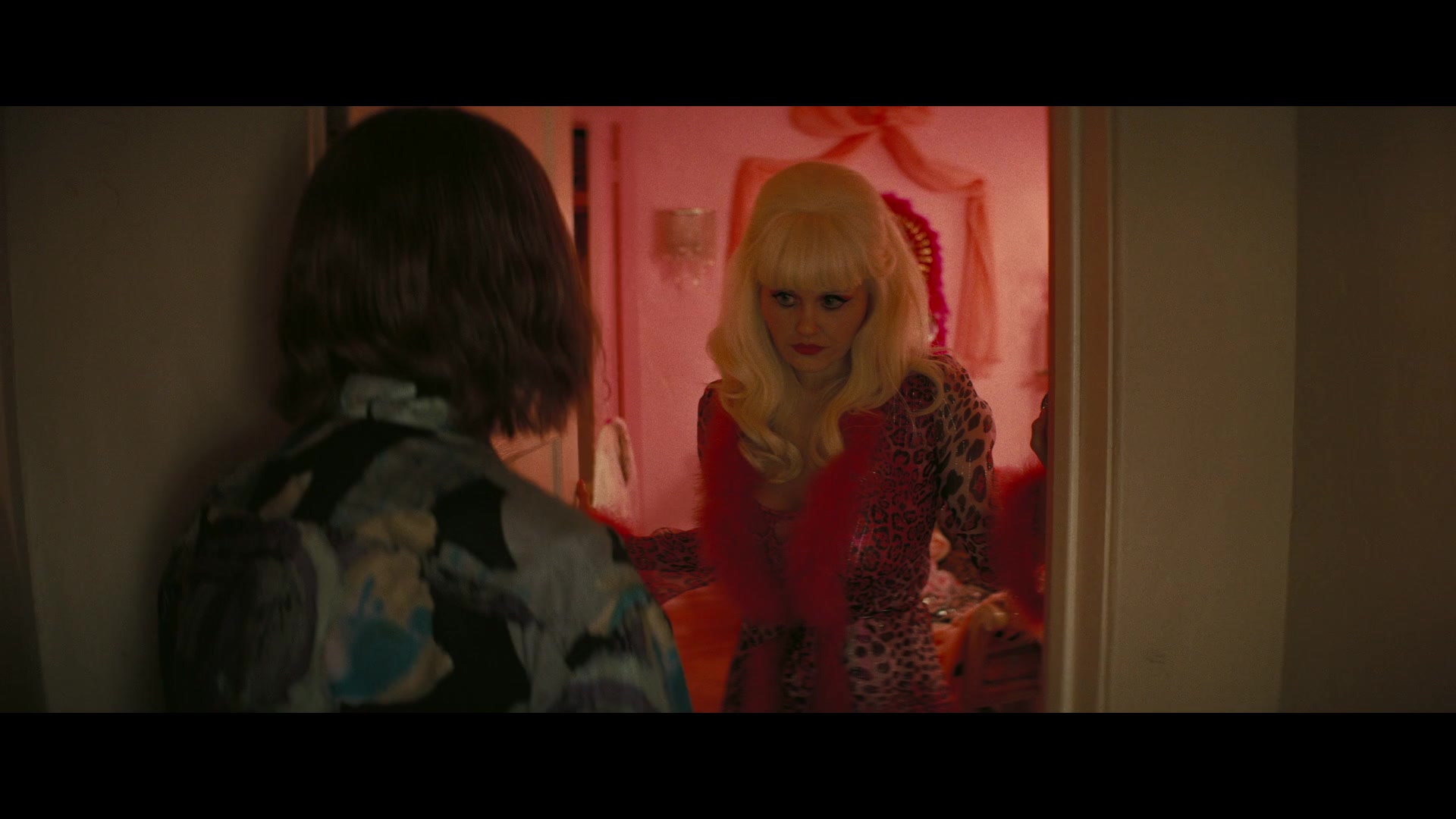Angelyne_S01E05_Pink_Clouds_1080p_ERW_004952.jpg