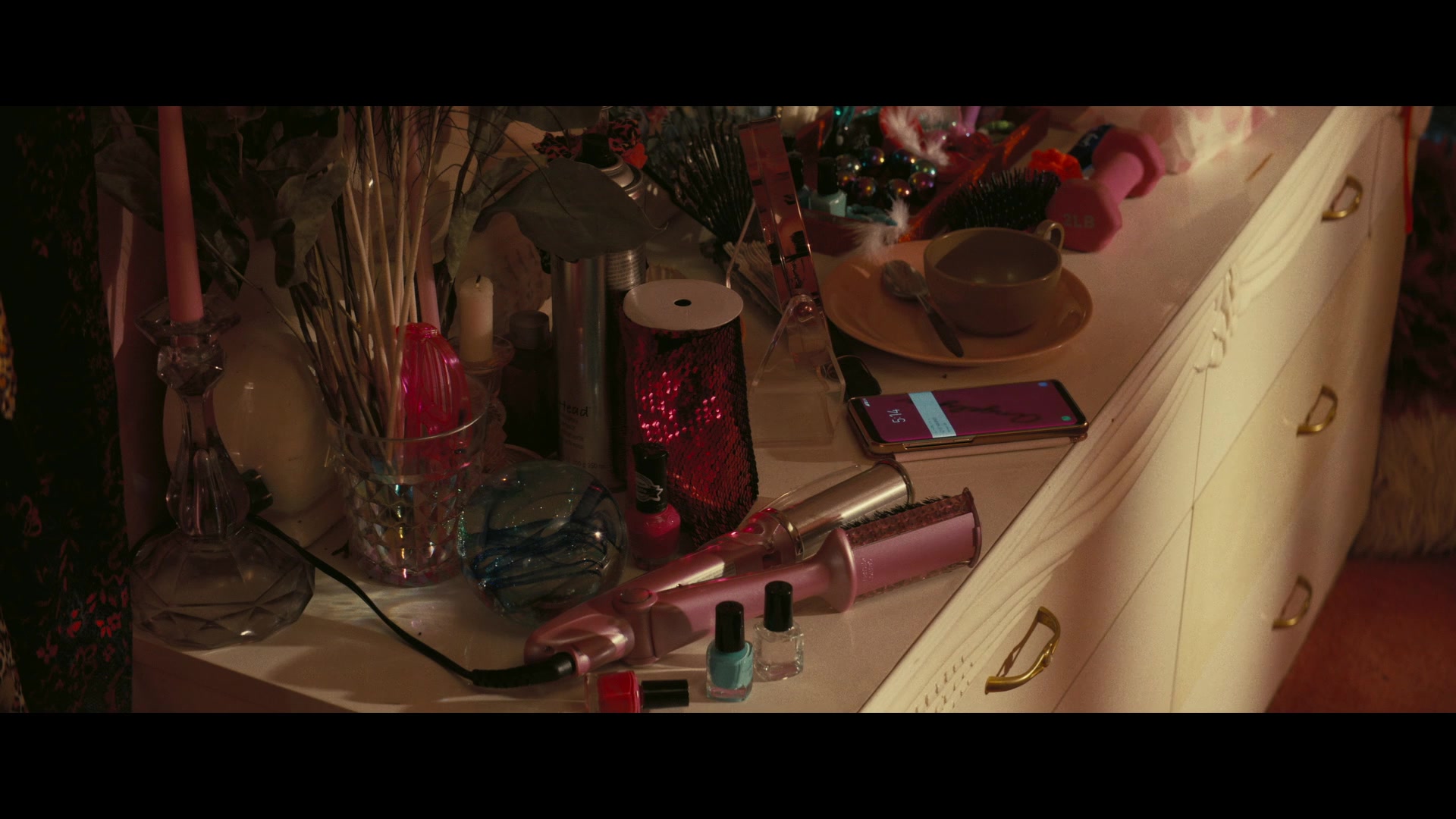 Angelyne_S01E05_Pink_Clouds_1080p_ERW_004965.jpg