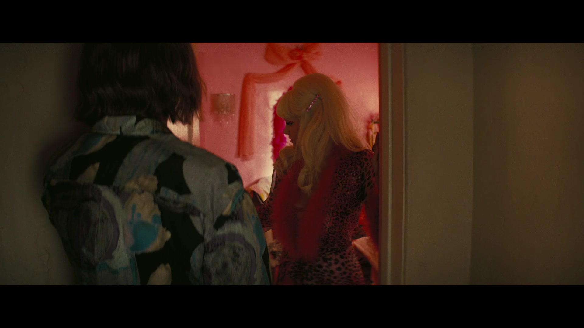 Angelyne_S01E05_Pink_Clouds_1080p_ERW_004987.jpg