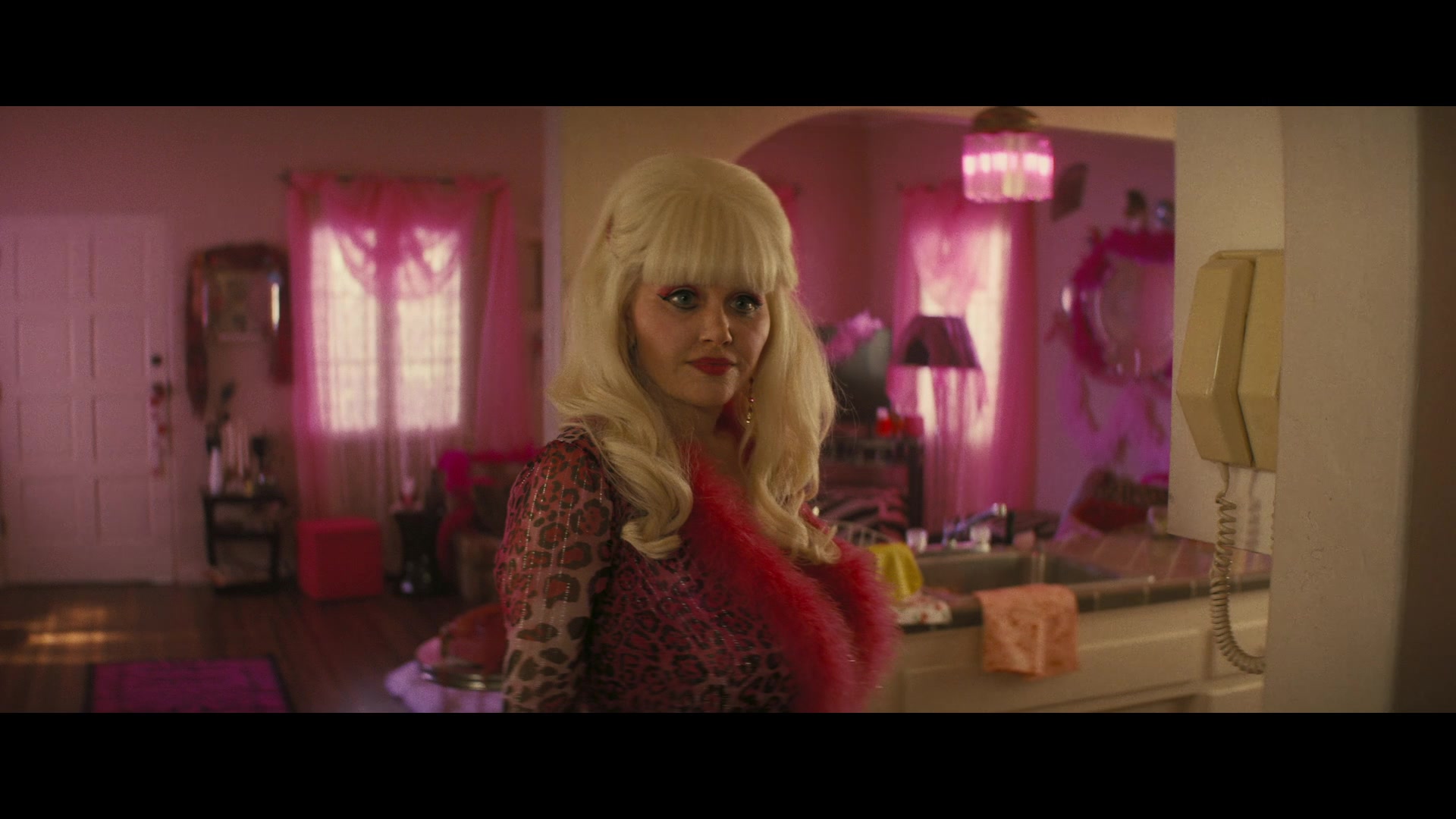 Angelyne_S01E05_Pink_Clouds_1080p_ERW_005036.jpg