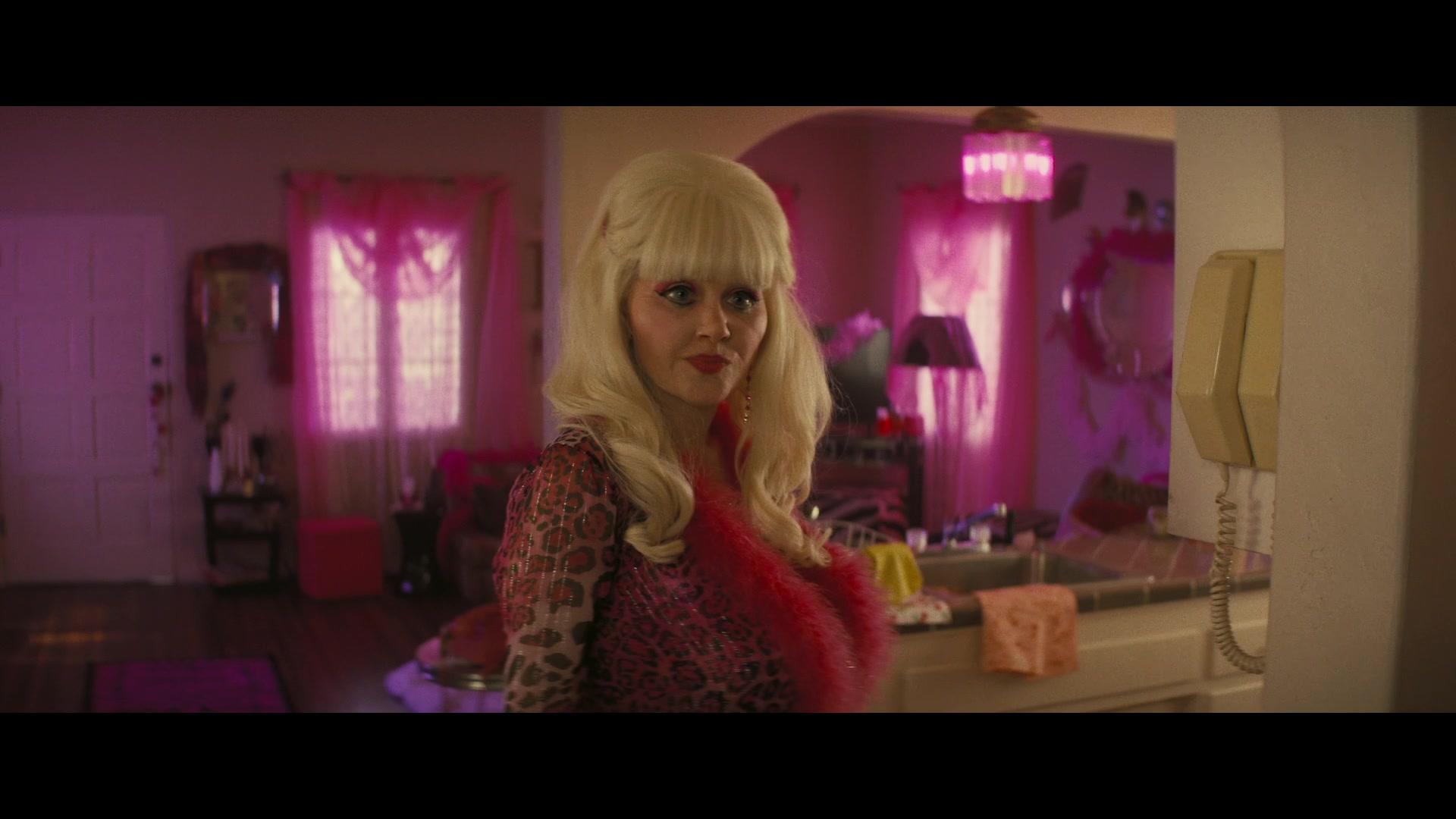 Angelyne_S01E05_Pink_Clouds_1080p_ERW_005038.jpg