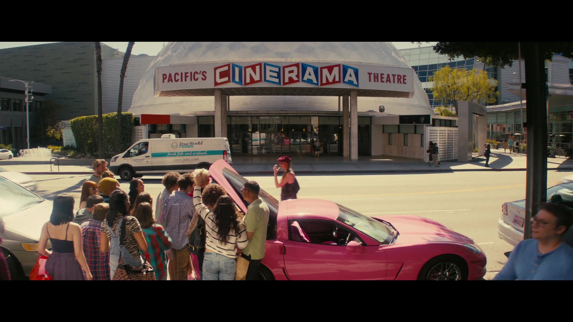 Angelyne_S01E05_Pink_Clouds_1080p_ERW_005108.jpg