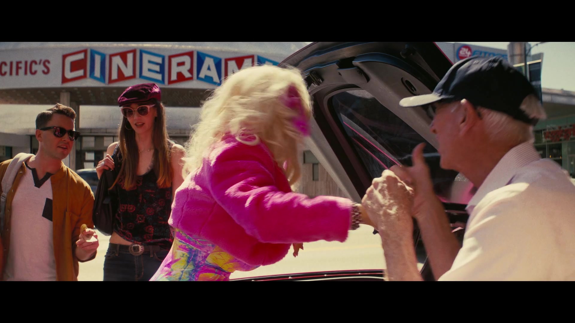 Angelyne_S01E05_Pink_Clouds_1080p_ERW_005117.jpg