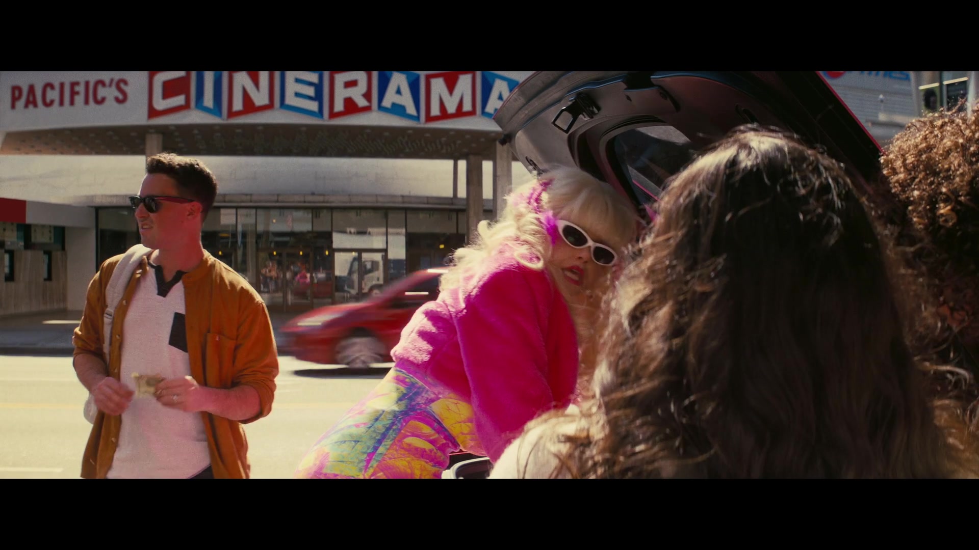 Angelyne_S01E05_Pink_Clouds_1080p_ERW_005128.jpg