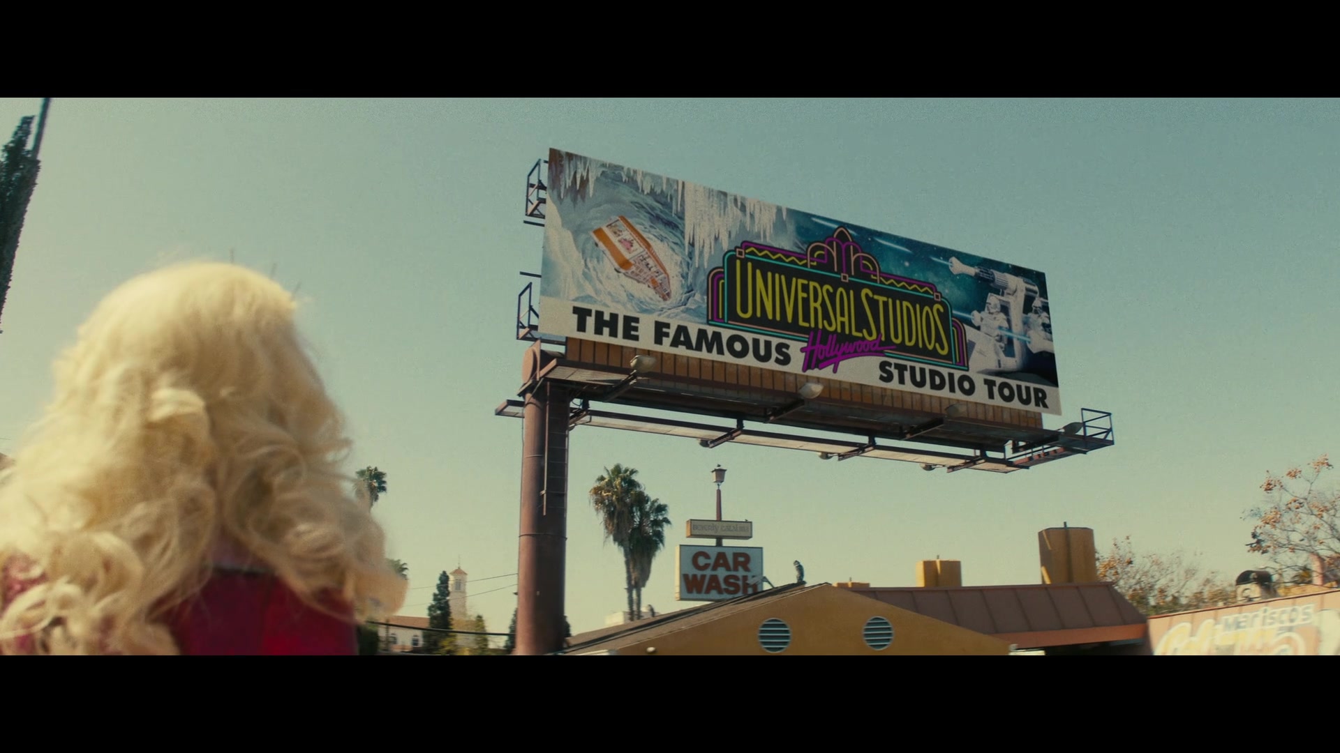 Angelyne_S01E05_Pink_Clouds_1080p_ERW_005383.jpg