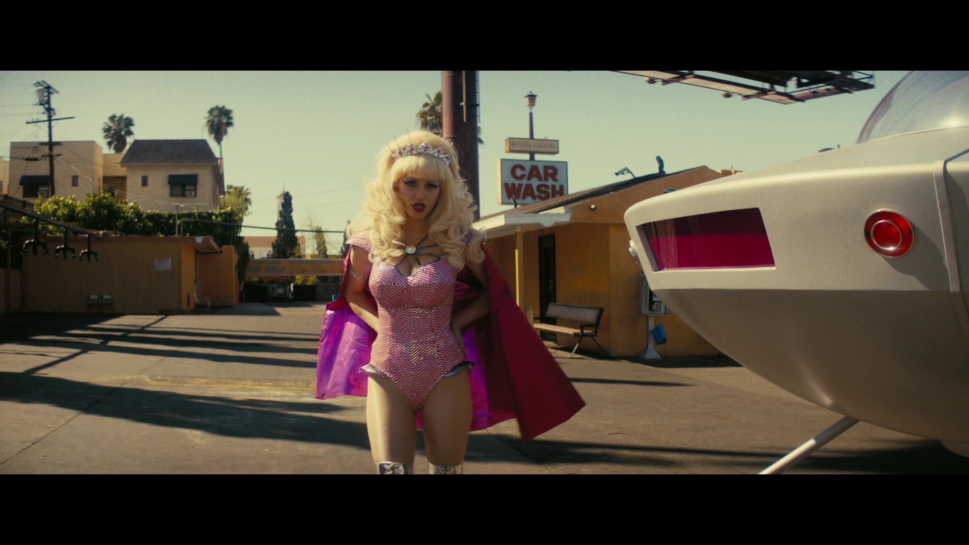 Angelyne_S01E05_Pink_Clouds_1080p_ERW_005504.jpg