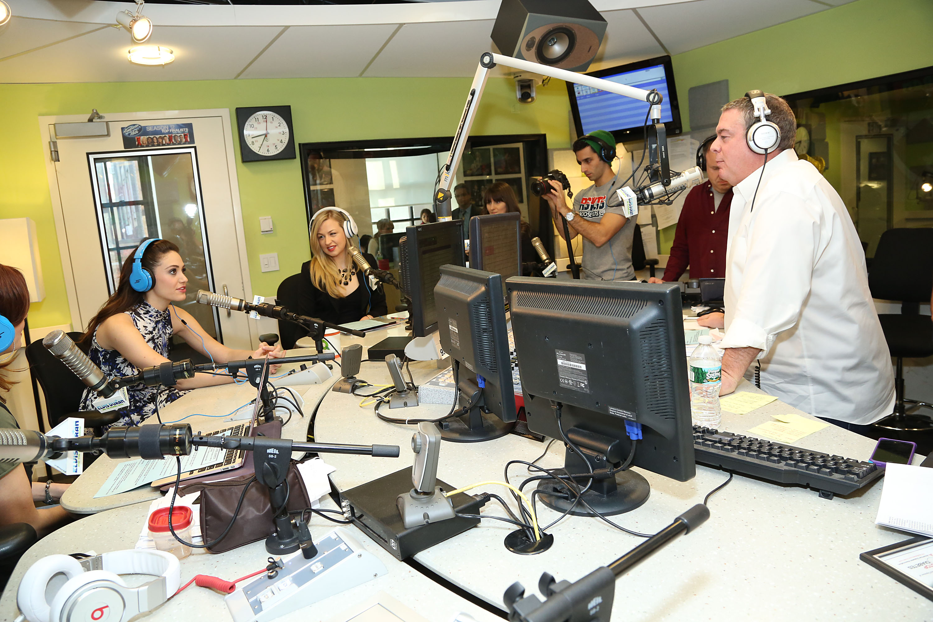 ElvisDuranZ100MorningShow_Show_ERW_282029.jpg