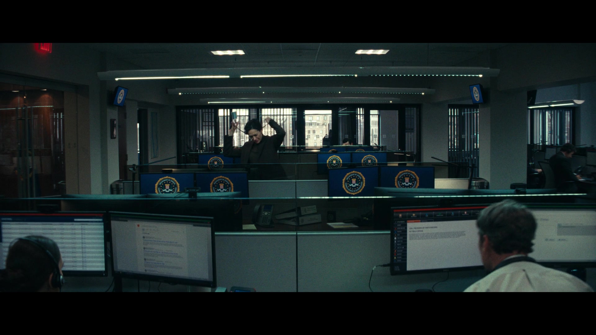 Furious_S01E02_My_Life_Had_Stood_A_Loaded_Gun_1080p_ERW_000838.jpg
