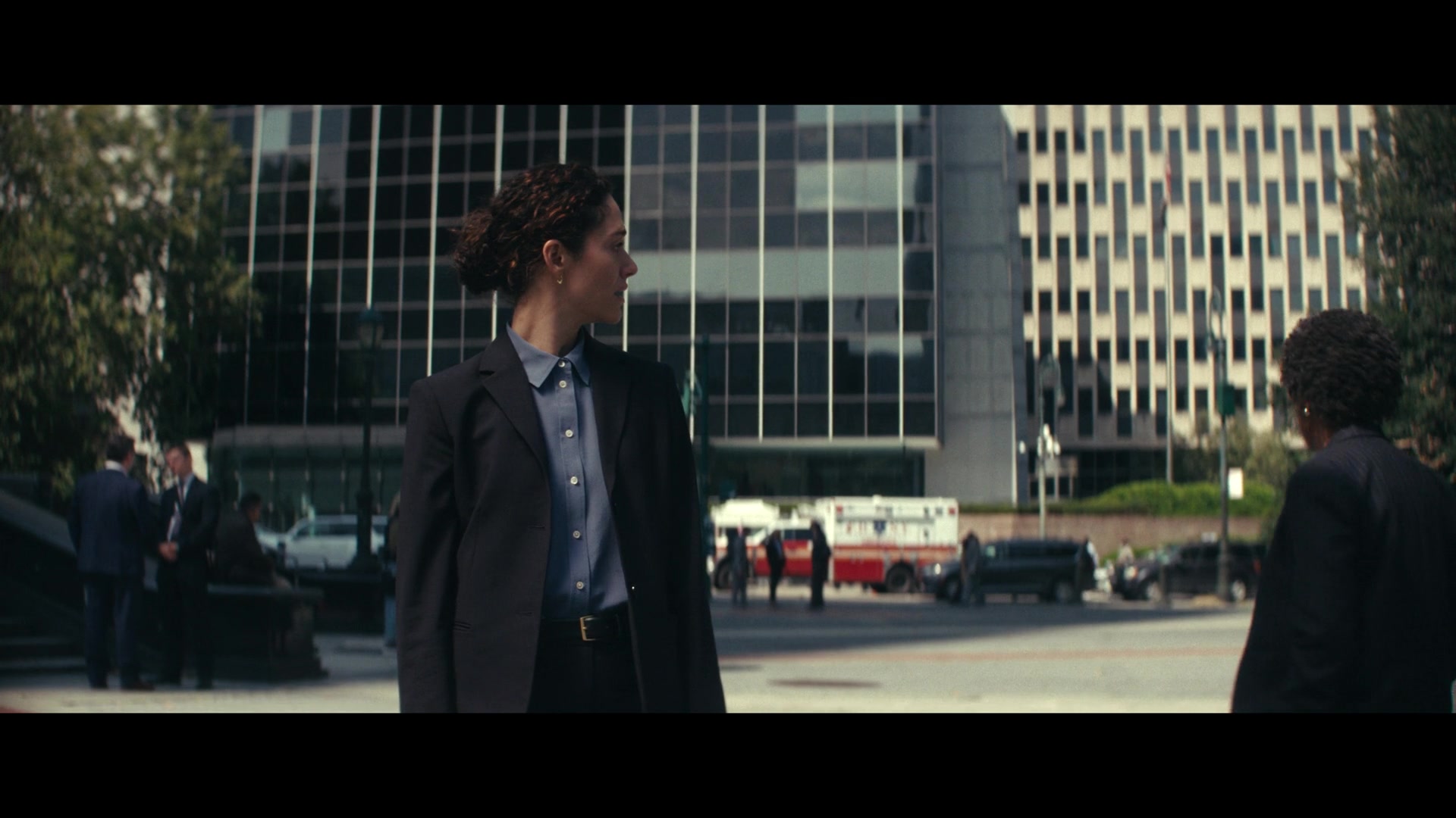 Furious_S01E02_My_Life_Had_Stood_A_Loaded_Gun_1080p_ERW_001535.jpg