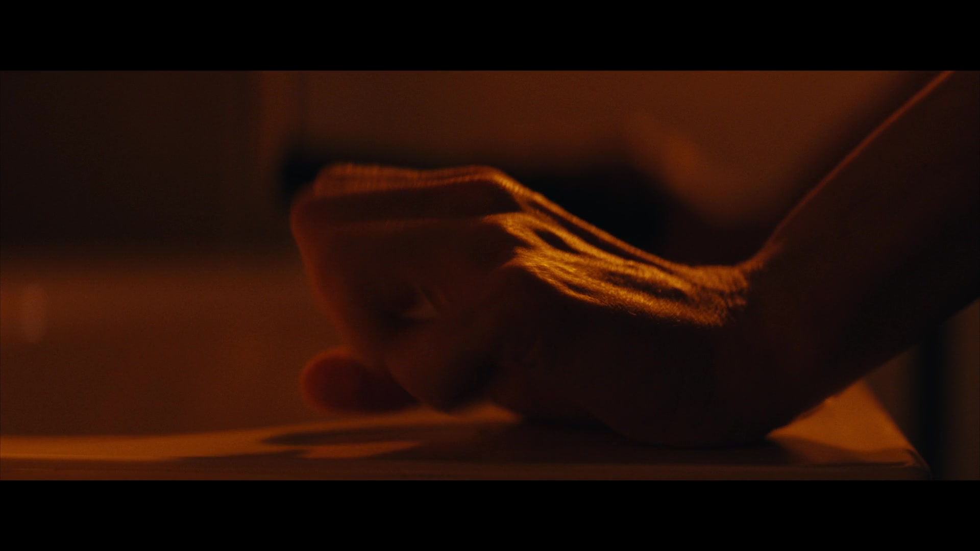 Furious_S01E02_My_Life_Had_Stood_A_Loaded_Gun_1080p_ERW_002312.jpg