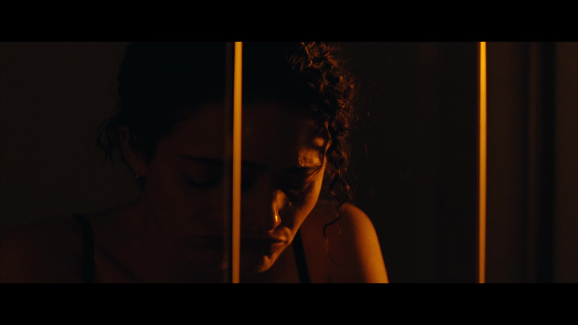 Furious_S01E02_My_Life_Had_Stood_A_Loaded_Gun_1080p_ERW_002318.jpg