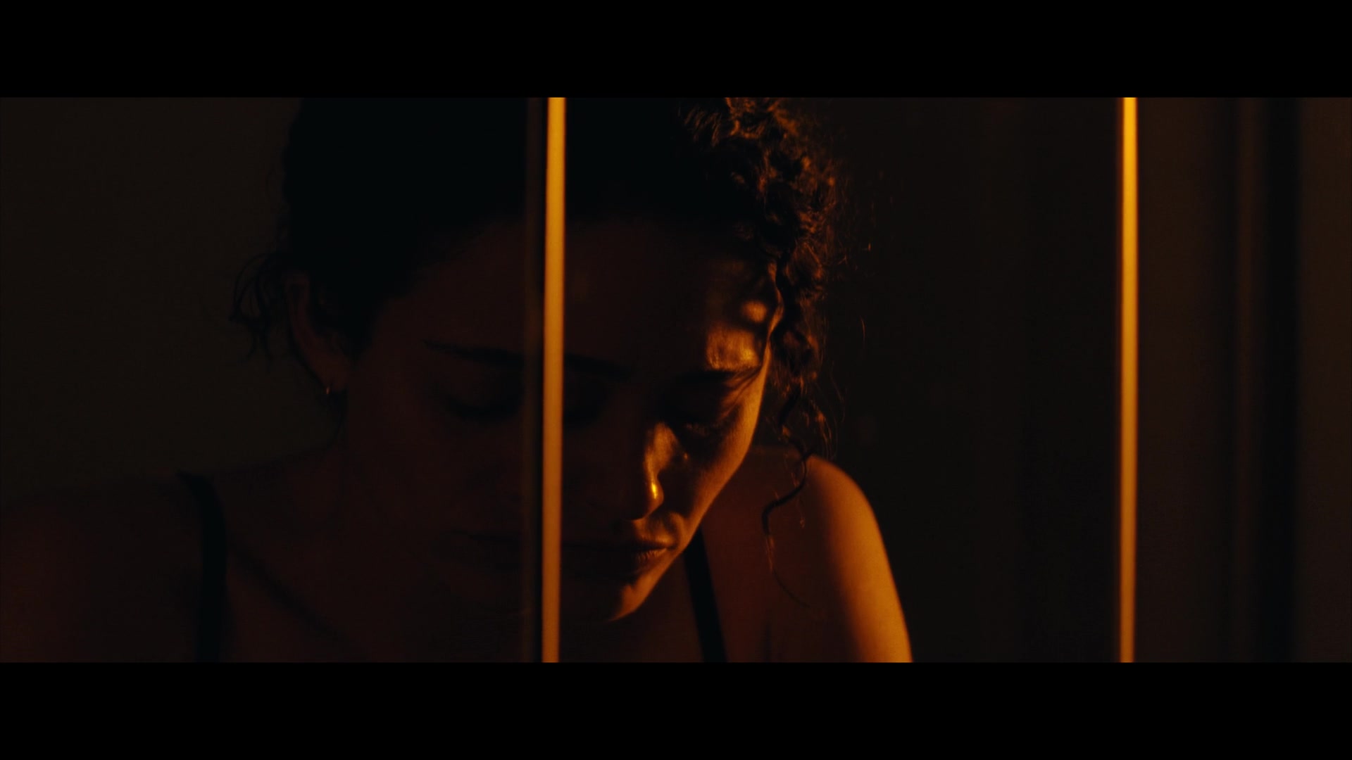 Furious_S01E02_My_Life_Had_Stood_A_Loaded_Gun_1080p_ERW_002319.jpg